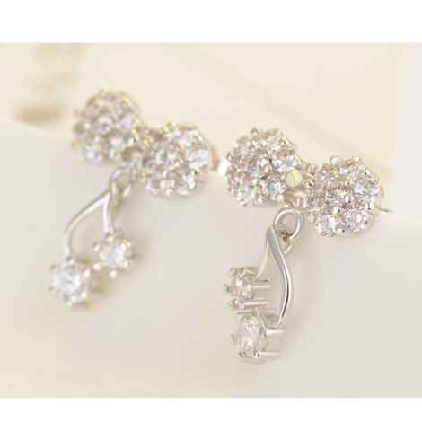 Buy Sukkhi Gorgeous Floral Cubic Zirconia Rhodium Plated Earring For Women - E80948 - Purplle