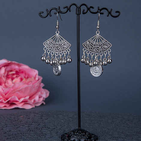 Buy Queen Be Oxidised Everyday Danglers - EP19001 - Purplle