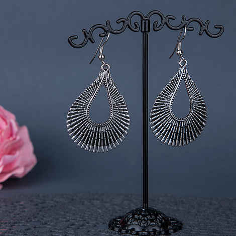 Buy Queen Be Oxidised Everyday Drop Danglers - EP19012 - Purplle