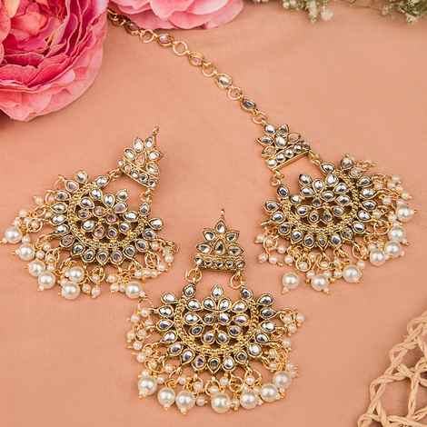 Buy Queen Be Royal Kundan Mangtikka and Chandbali Earring Set - Purplle