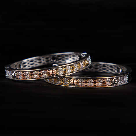 Buy Queen Be Halo Lure 3-Toned Hoop Earrings - Purplle