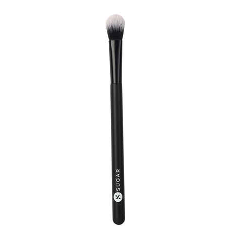Buy SUGAR Cosmetics Blend Trend - 006 Highlighter Brush (Brush For Easy Application of Highlighter) - Soft, Synthetic Bristles and Wooden Handle - Purplle