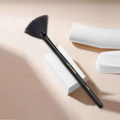 Cuffs N Lashes Makeup Brushes, F010 Big Fan Brush