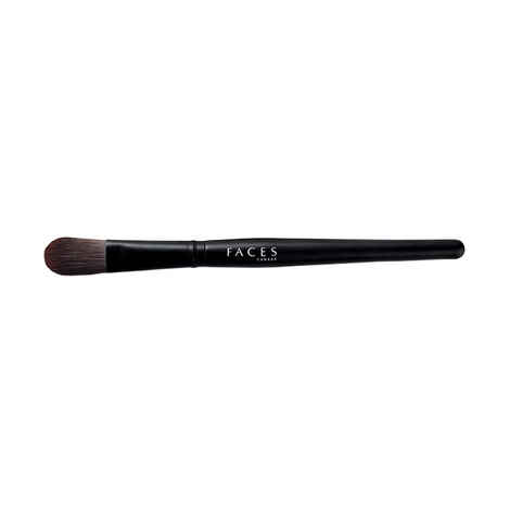 FACES CANADA Foundation Brush - 1 Pc | Easy Swipe | Precise Definition | Smooth Application | Flawless Finish | Impeccable Grip | Supremely Soft And Luxurious Synthetic Bristles