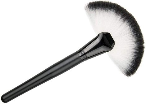 AY Large Fan Brush Makeup Blush Face Contour Foundation Highlighter Brush, Color May Vary