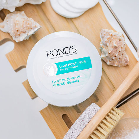 POND S Light Moisturiser 75 ml