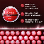 Buy Pond's Age Miracle Youthful Glow Day Cream SPF 15 PA++ | For Anti Ageing |10% Retinol-Collagen B3 Complex |Fades Spots | Boost Radiance |50g - Purplle