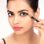Buy Kareena Kapoor Khan Lakme Absolute Eye Definer, Onyx (1.2 g) - Purplle