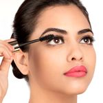 Buy Kareena Kapoor Khan Lakme Absolute Lash Definer, Black (15 ml) - Purplle