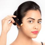 Buy Kareena Kapoor Khan Lakme Absolute Face Contour, Rose Silk (0.5 g) - Purplle