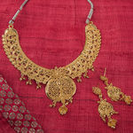 Buy Queen Be Gold Floral Heart Necklace Wedding Set - NM19013 - Purplle