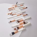 Buy Pigment Play Small Shader Brush 1 Pc - Purplle