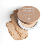Buy Mamaearth Glow Oil Control Compact With Vitamin C, Turmeric, SPF 30 For 12 Hour Oil Control - 9g | Creme Glow - Purplle