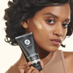 Buy SUGAR Cosmetics Bling Leader Illuminating Sunscreen SPF35 PA+++ - 01 Gold Diggin| 3 in 1 Glow Boosting Formula | Lightweight, Non - Greasy & Hydrating - 50 gm - Purplle