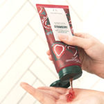 Buy The Body Shop Strawberry Shower Scrub, 200Ml - Purplle