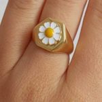 Buy Signet White Daisy Ring - Gold - Purplle