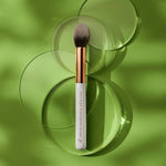 Buy Pigment Play Large Highlighter Brush 1 Pc - Purplle