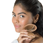 Buy Mamaearth Glow Full Coverage Compact SPF 30 with Vitamin C & Turmeric - 04 Natural Glow - 9 gm - Purplle