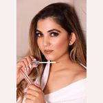Buy Love Earth Liquid Lip Gloss -Angel Kisses For Soft & Dewy Lips Enriched with Vitamin E & Almond Oil | Lip Color For Glossy Look |Lightweight Non Sticky Lip shiner For Moisturizing Lips (Peach) 3 ml - Purplle