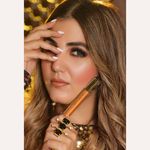 Buy Love Earth Liquid Lip Gloss -Gold Glam For Soft & Dewy Lips Enriched with Vitamin E & Almond Oil |Lip Color For Glossy Look |Lightweight Non Sticky Lip shiner For Moisturizing Lips (Golden) 3 ml - Purplle