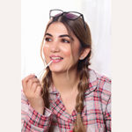 Buy Love Earth Liquid Lip Gloss Midnight Runner For Soft & Dewy Lips Enriched with Vitamin E & Almond Oil|Lip Color For Glossy Look |Lightweight Non Sticky Lip shiner For Moisturizing Lips(Transparent)3 ml - Purplle