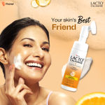 Buy Lacto Calamine Vitamin C Foaming Face wash| Brightens skin & Moisturises| With Built-in foaming Brush|Sulphate free face wash| Paraben Free| 150 ml - Purplle