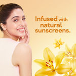 Buy Ponds Sandal Radiance Talcum Powder, 300 gm - Purplle