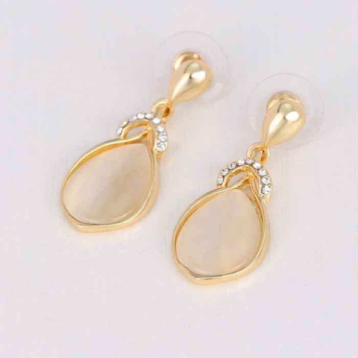 Buy Sukkhi Trendy Artificial Stone Pink Gold Plated Earring For Women - E80794 - Purplle