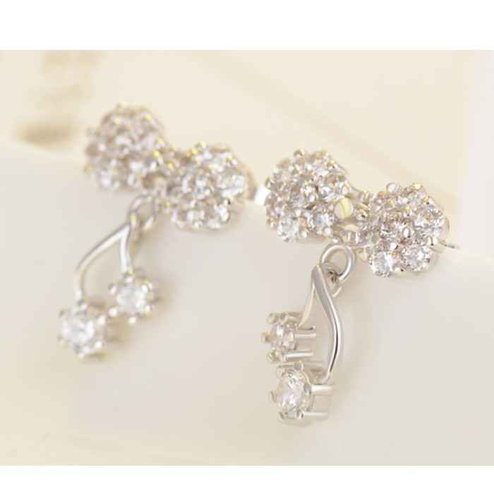 Buy Sukkhi Gorgeous Floral Cubic Zirconia Rhodium Plated Earring For Women - E80948 - Purplle