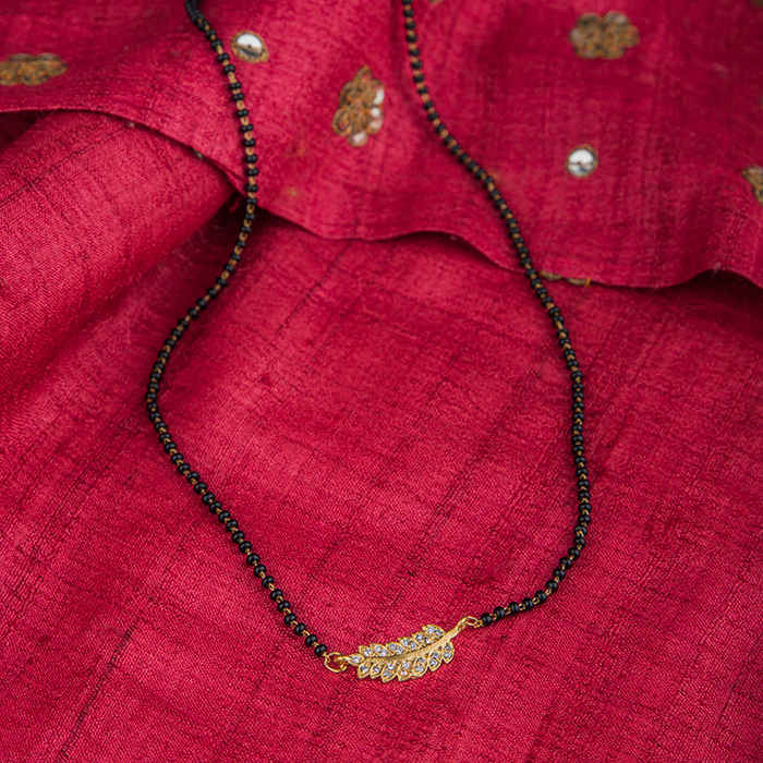 Buy Queen Be Leafy Pendant Mangalsutra - Purplle