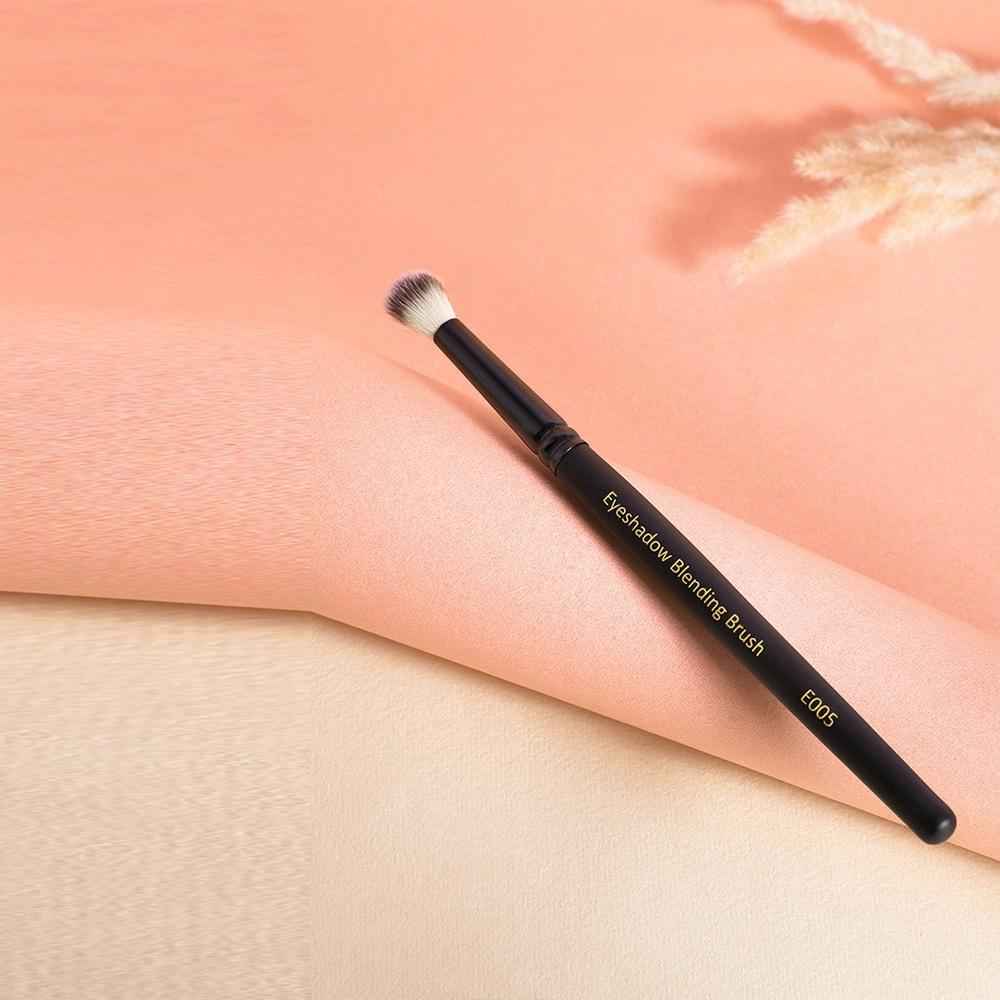 Buy Cuffs N Lashes Makeup Brushes, E005 Eyeshadow Blending Brush - 1 pc - Purplle