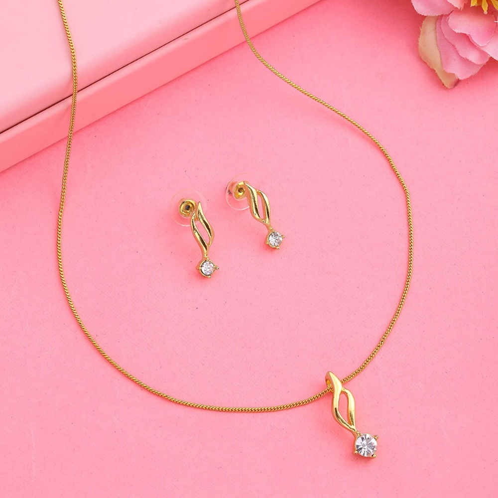 Buy Estele Gold Plated Solitaire Necklace Set with Crystals for Women - Purplle