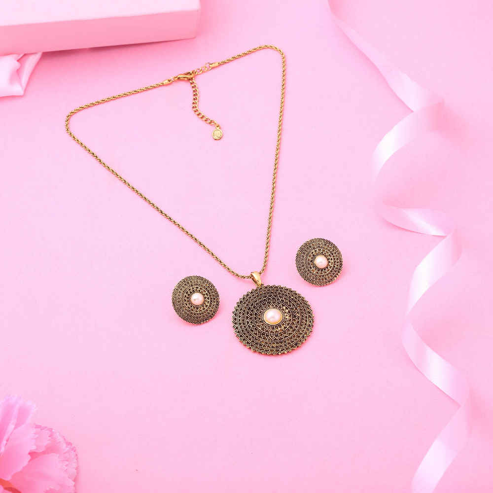 Buy Estele Gold Plated Sphere Shaped Pendant Set with Pearl for Women - Purplle