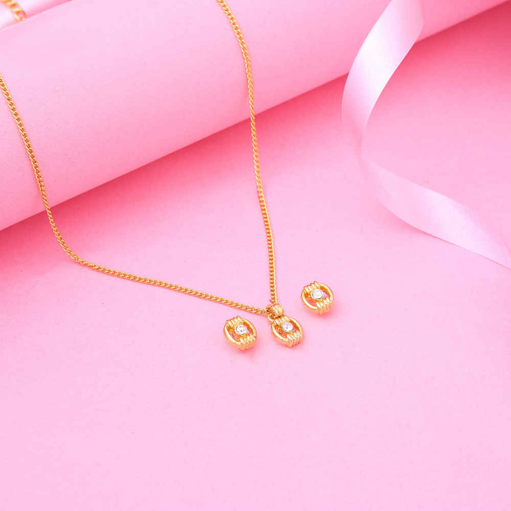 Buy Estele Gold Plated Distinctive Necklace Set with Crystal for Women - Purplle