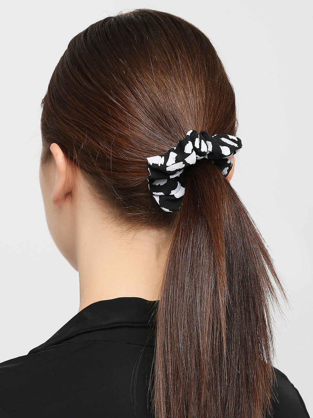 Buy Lilly & Sparkle Black And White Scrunchies Set Of 4 - Purplle