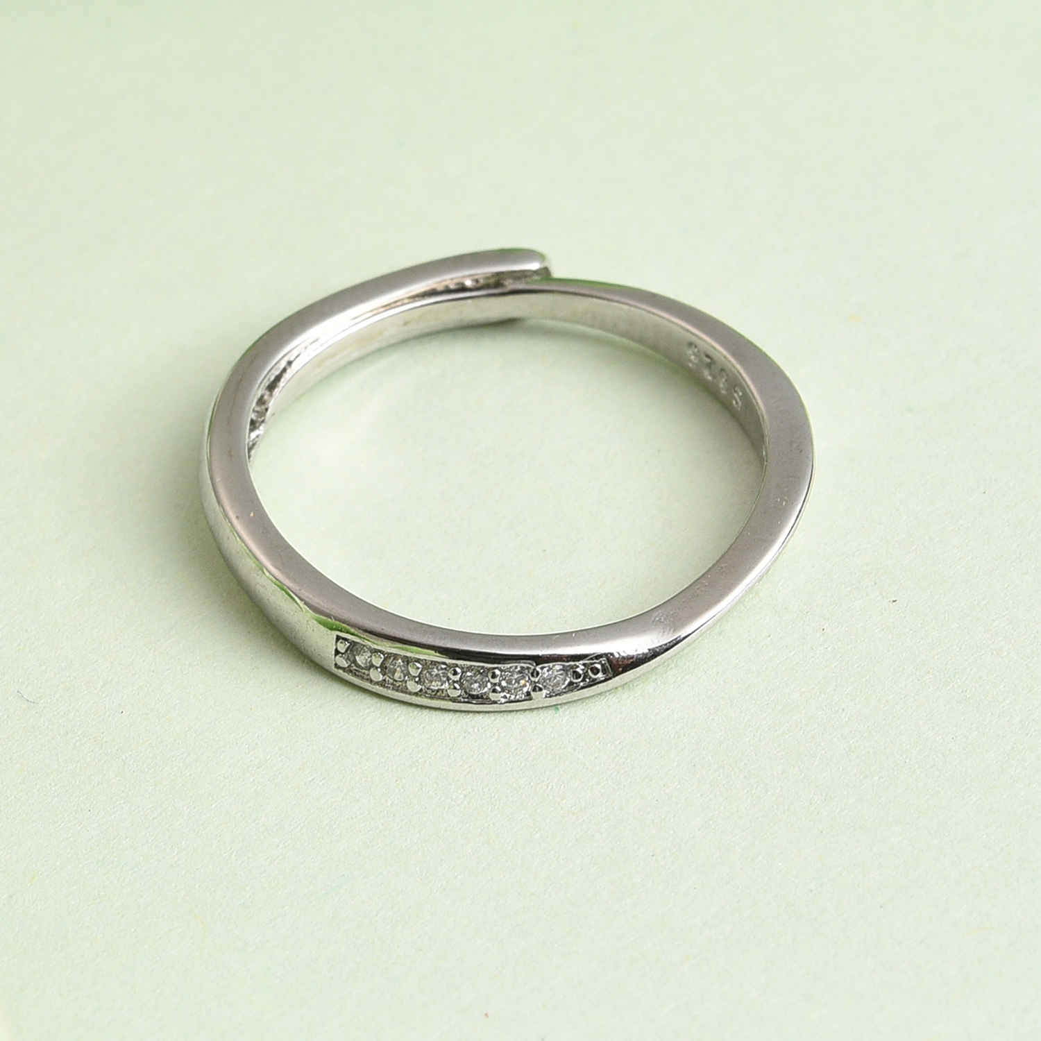 Buy SOHI Silver-Plated White Stone Studded Finger Ring - Purplle