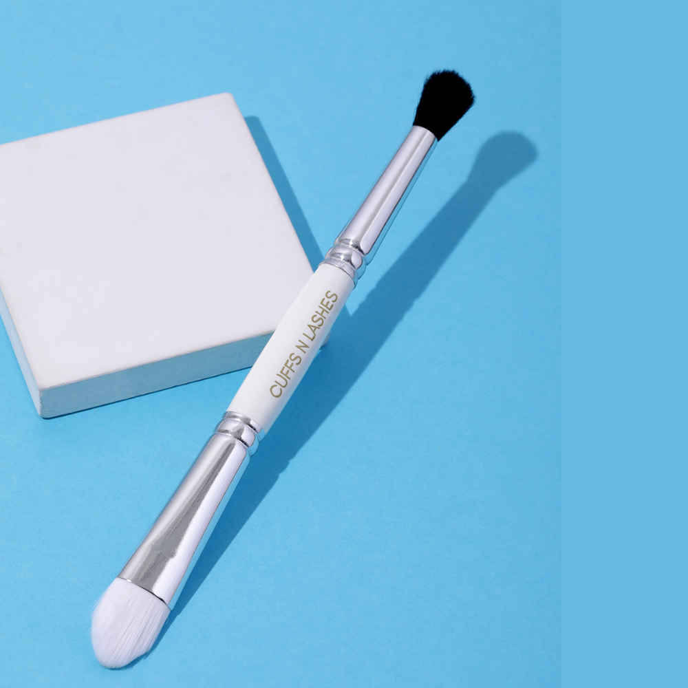 Buy Cuffs N lashes 04 Dual Brush (Flat Brush & Blending Brush) ( 10 gm) - Purplle