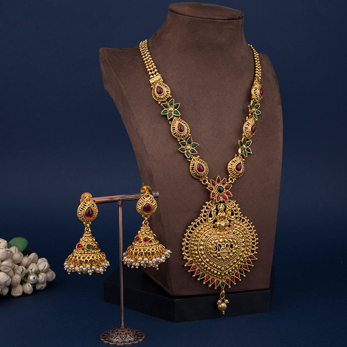 Buy Queen Be Golden Charm Necklace Set - Purplle