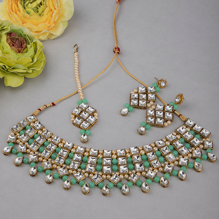 Buy Queen Be Green Crystals Necklace with Maang Tika Set - Purplle