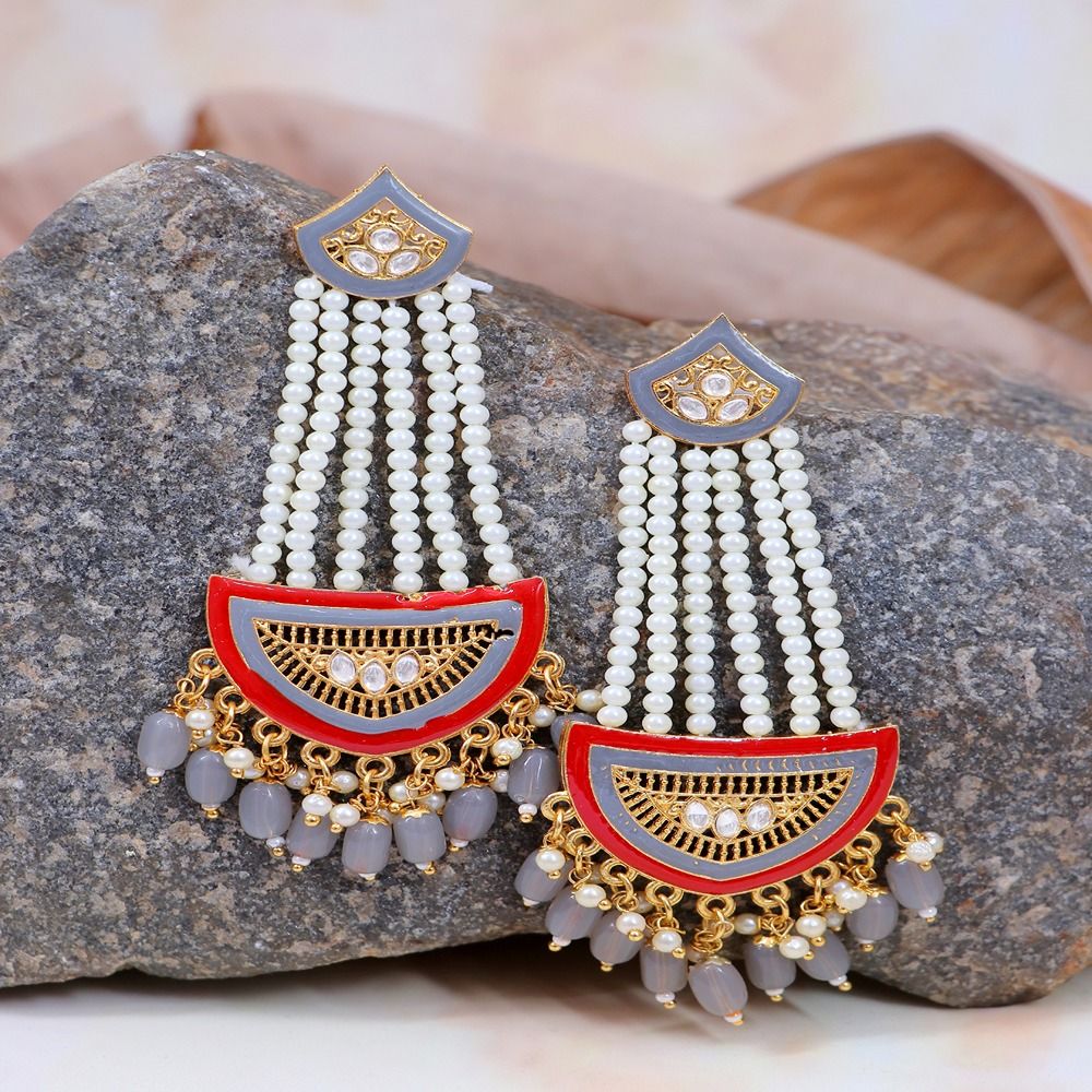 Traditional pasa jewellery store