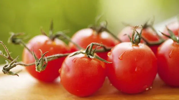 15 Incredible Benefits of Tomatoes for Skin Hair and Health