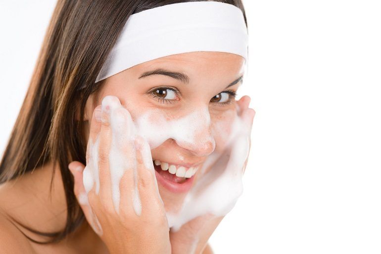 how to treat dry skin naturally