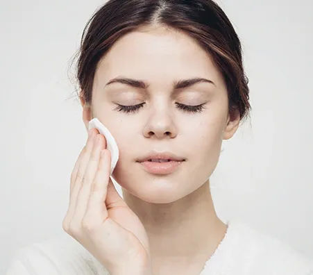 Salicylic acid removes excess oil