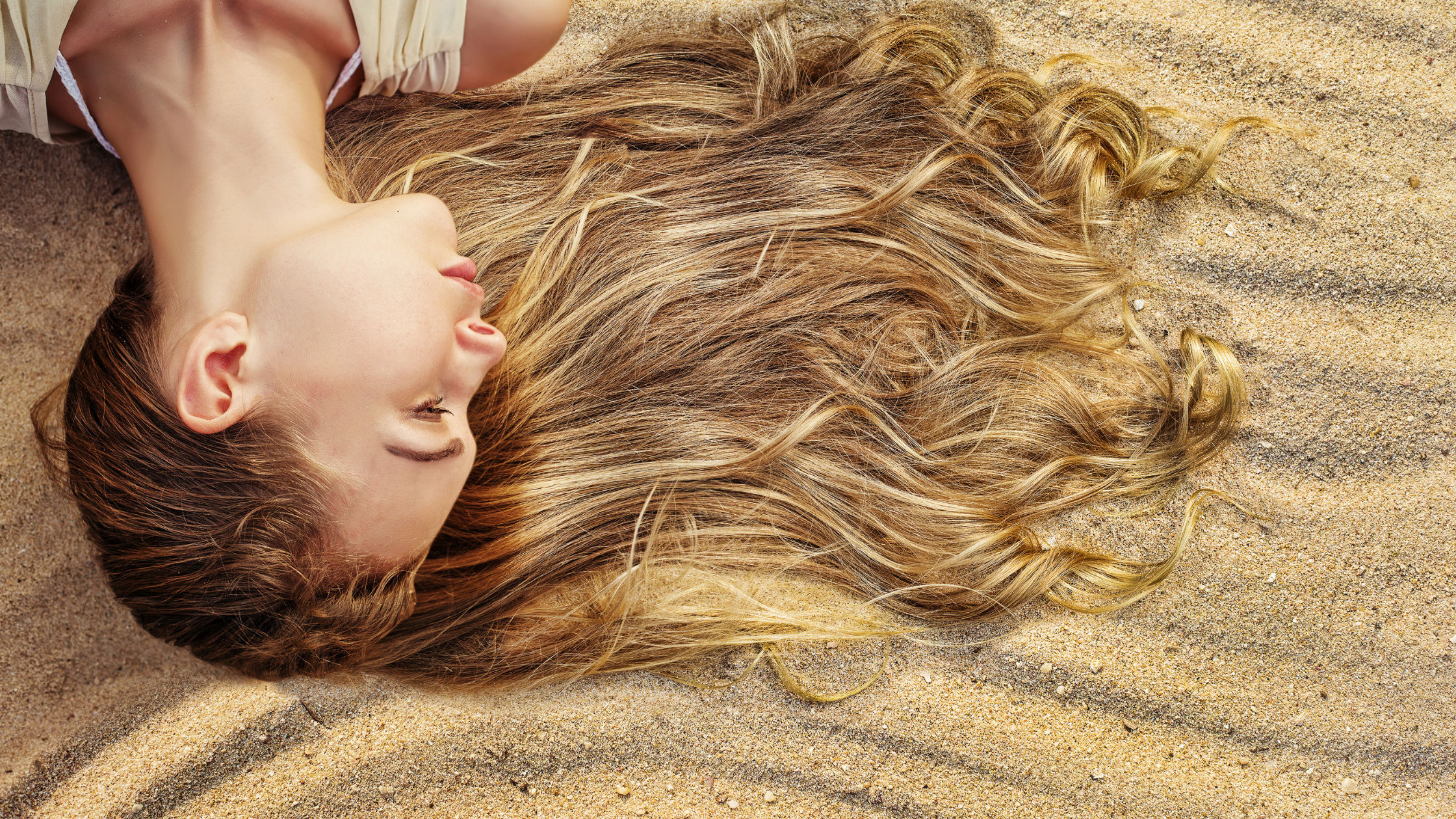 7 Ways to Protect And Let Your Hair Have Fun In The Sun