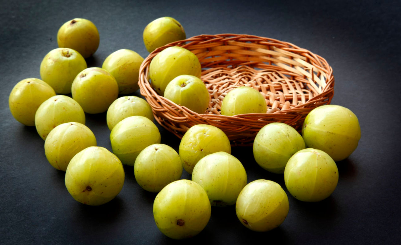 Amla Oil: Benefits, Side Effects, and Preparations