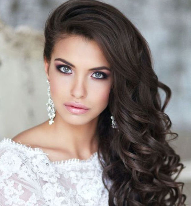 6 Amazing modern Reception Hairstyles for Saree and Gowns You Can Rock! - 6 | Hair | Purplle