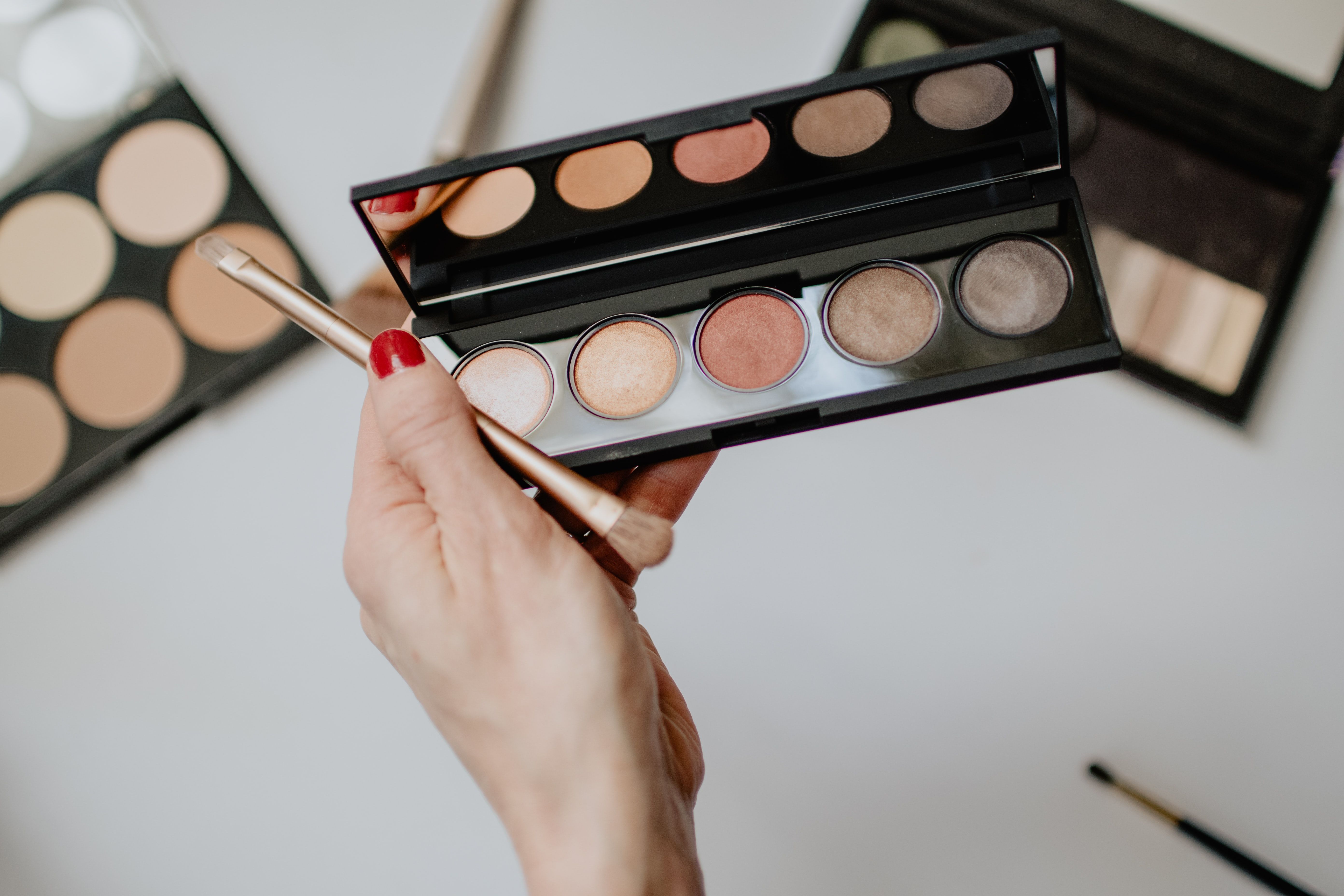 The Perfect Makeup Looks for Winter Wear - 4 | Hair | Purplle