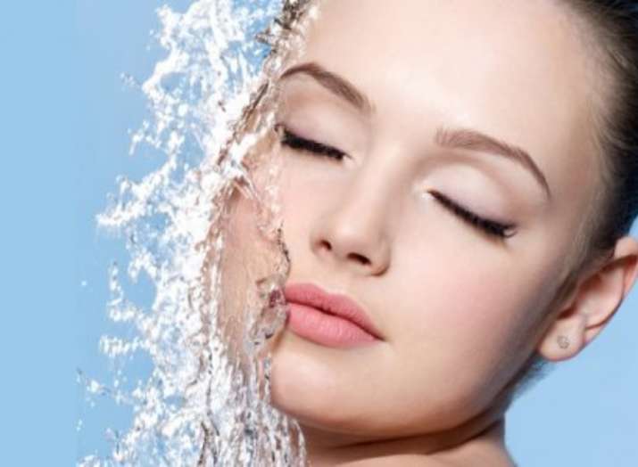 Hydrates skin