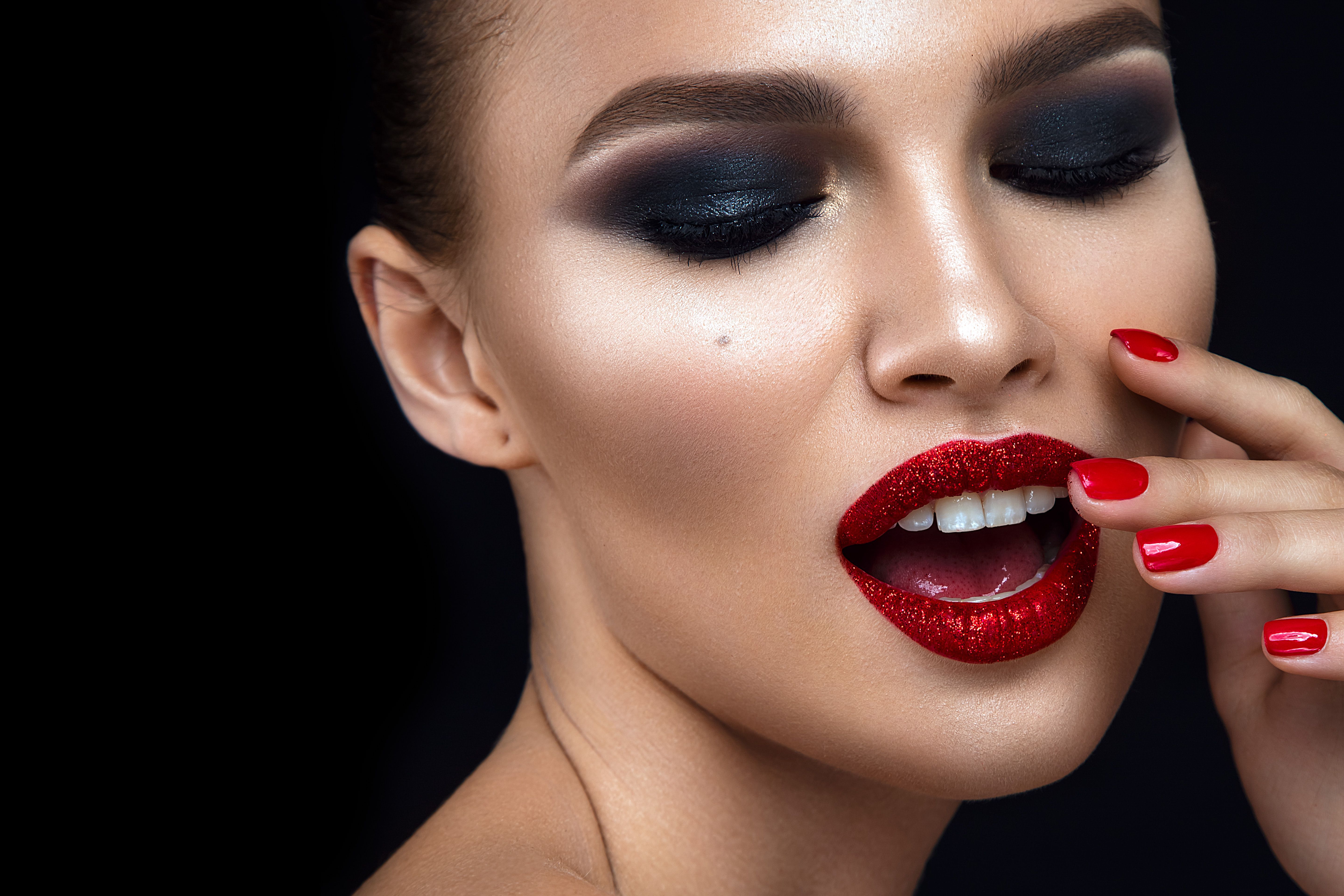 Shop Top 5 Makeup Looks To Rock The New Year Party - 3 | Makeup | Purplle