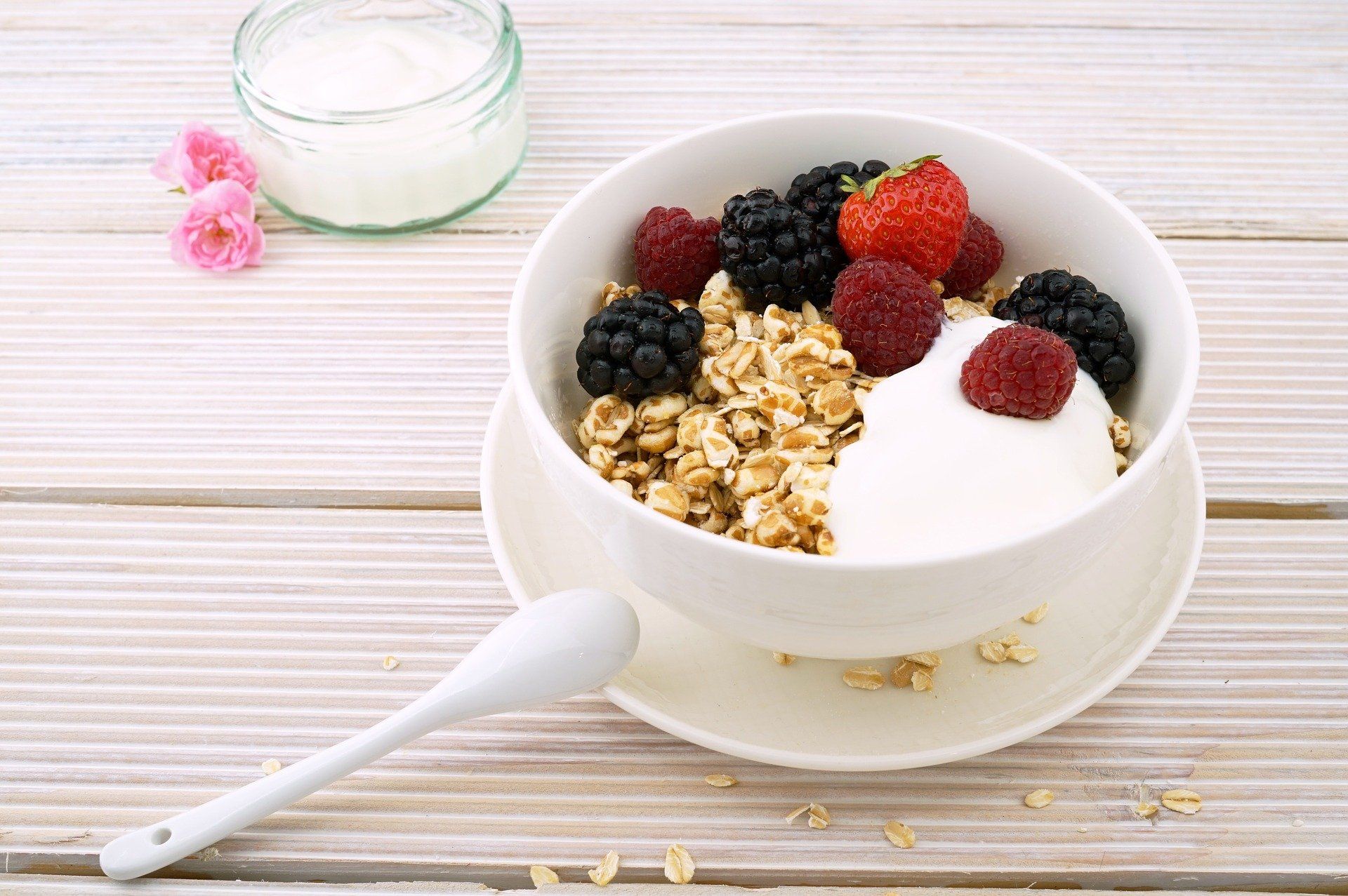 DIY Oatmeal, Yoghurt & Lemon Mask